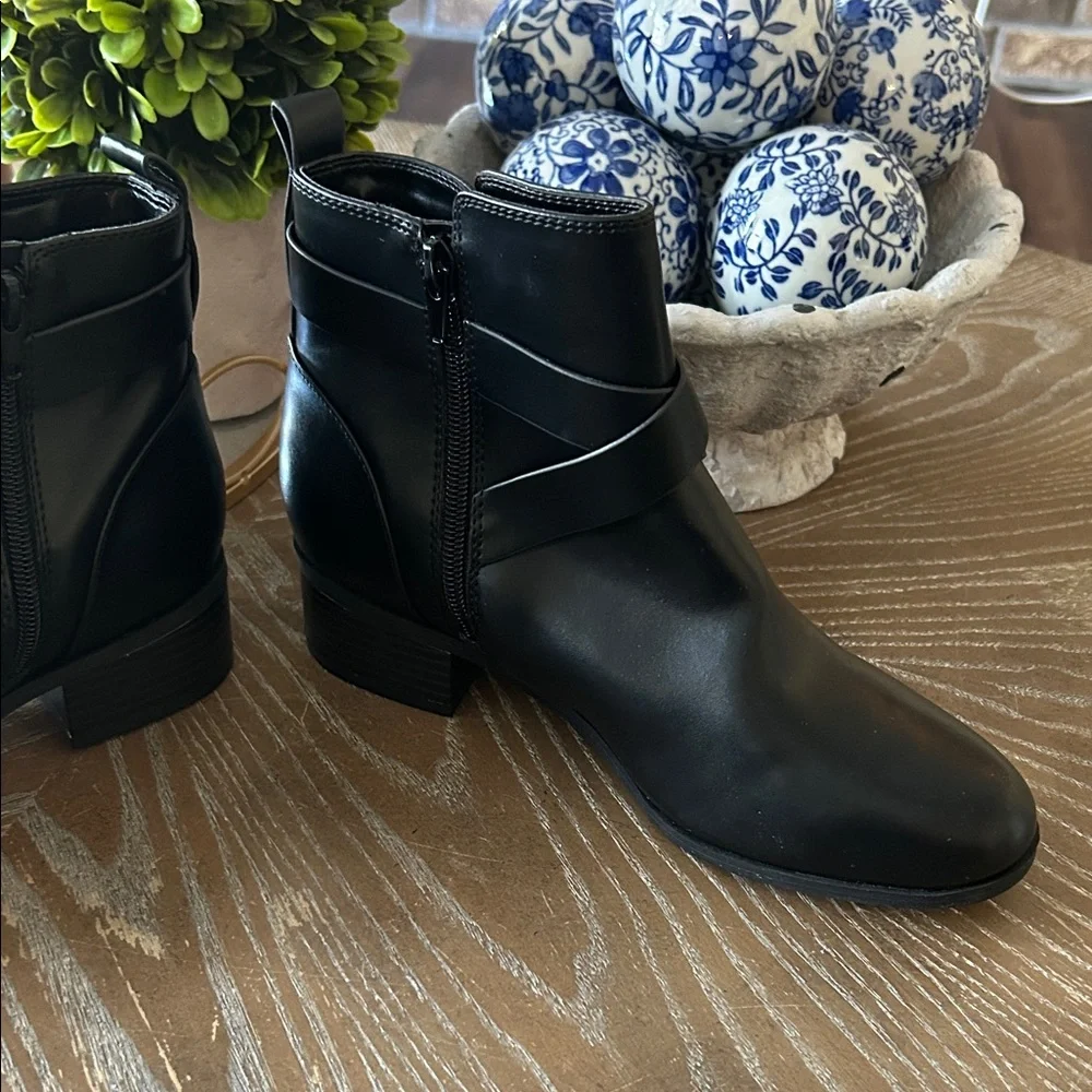 NWOT! Liz Claiborne Black Ankle Boots Low Heel